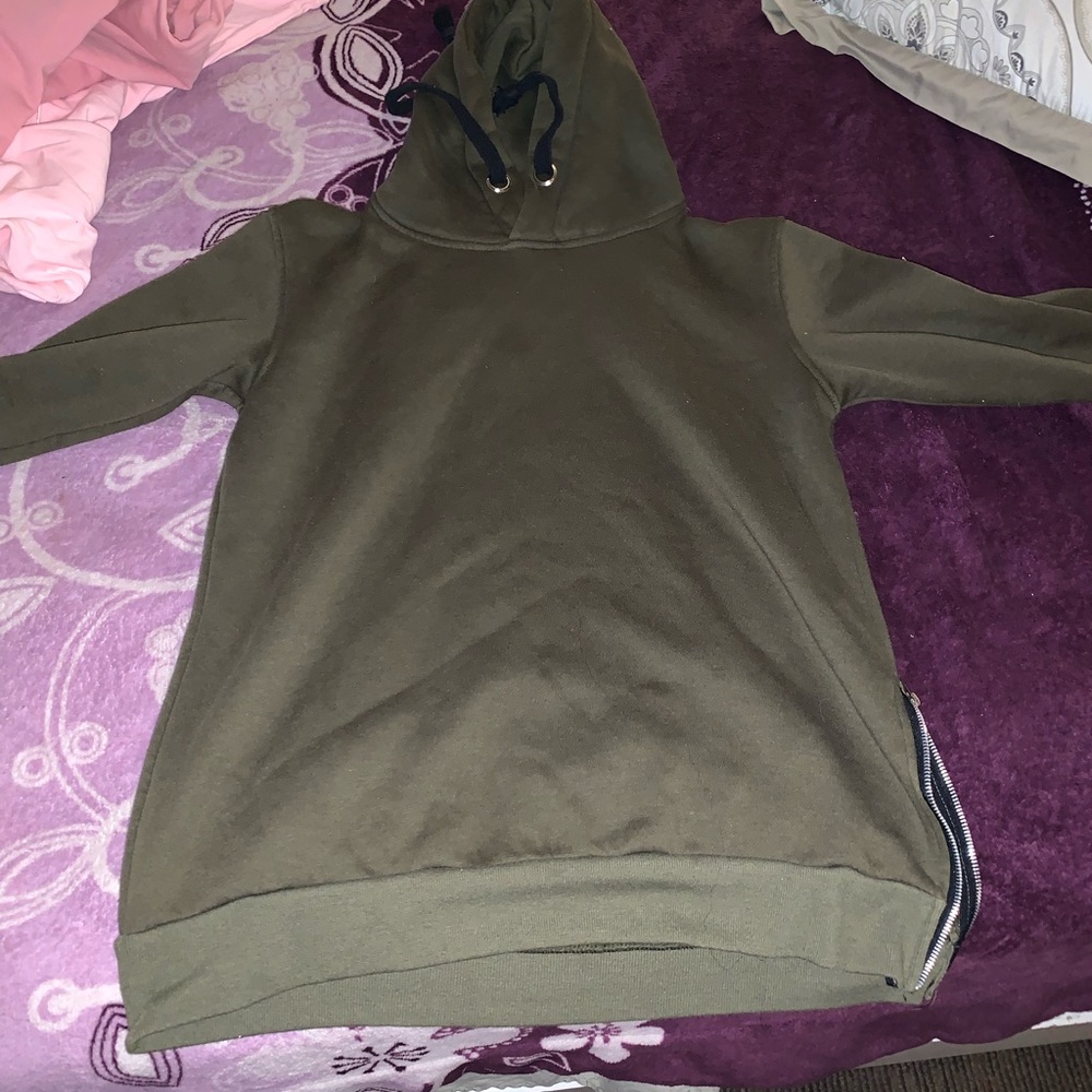 Green hoodie with side zipper